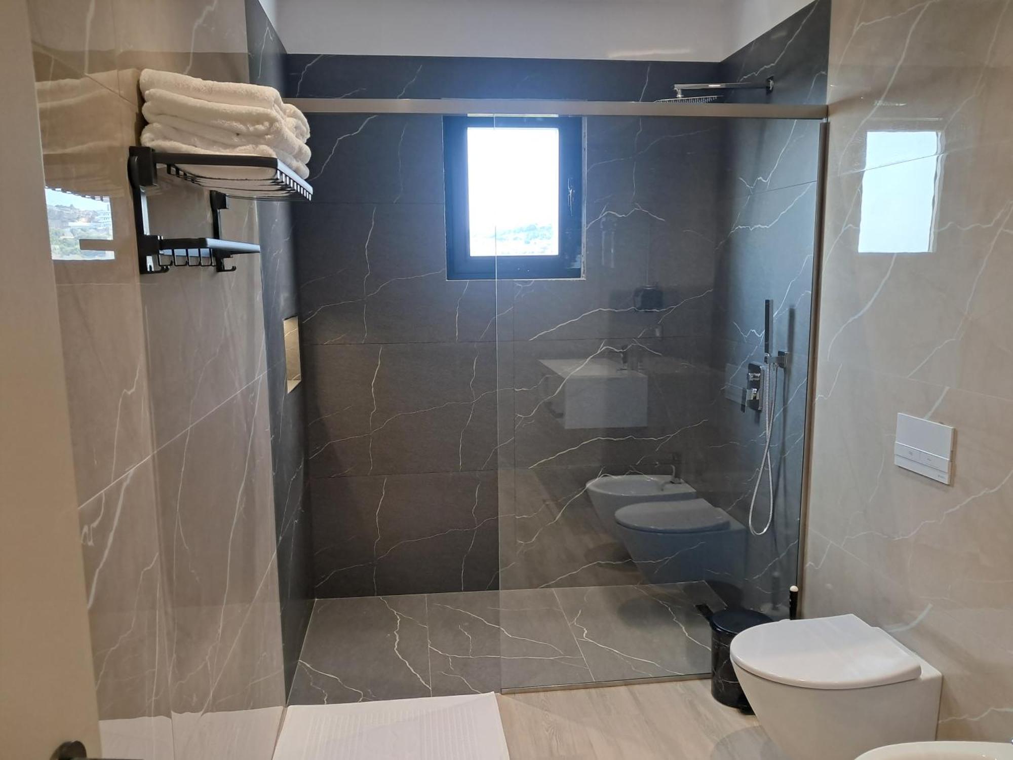 Hotel Roalb Radhimë